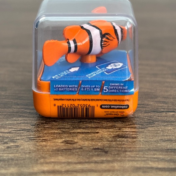 Zuru MINI BRANDS Surprise Toy Series ROBO FISH Orange #108 Nemo Clown Fish - Picture 4 of 6